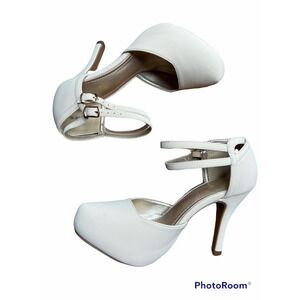 Dream paris eggshell heels Size 8 1/2